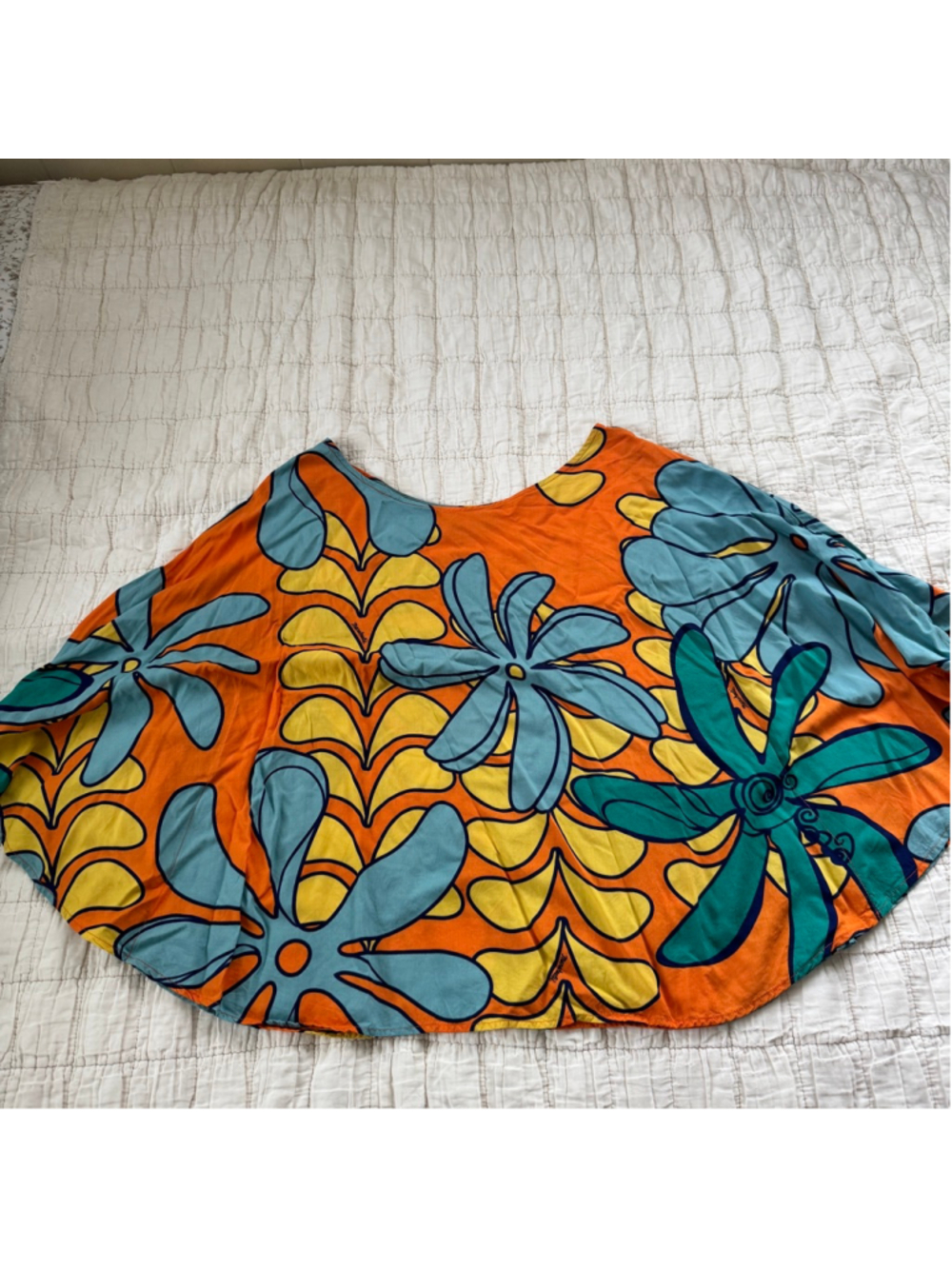 Manuhealii Flowy Top w/ colorful Tiare Tahiti print • Size: S